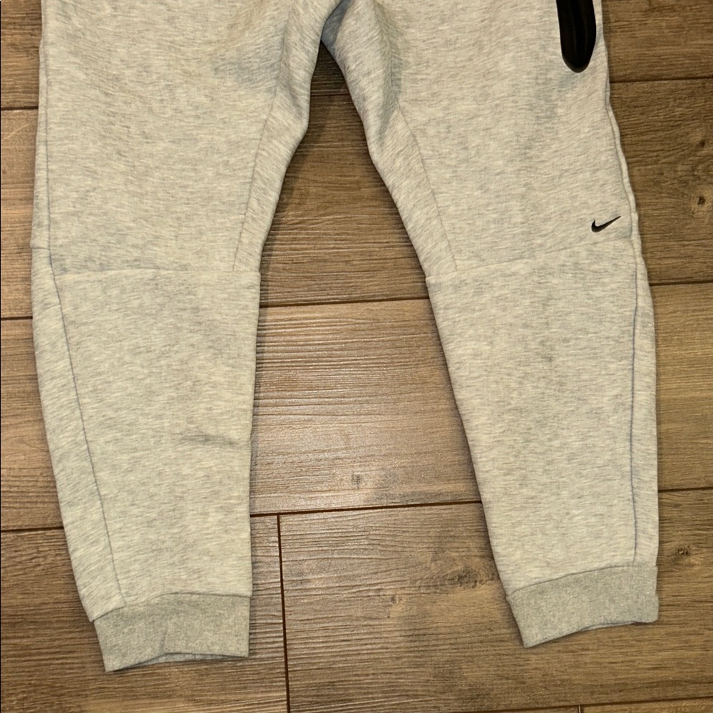 Kids Nike Tech Sweatpants - Picture 6 of 6